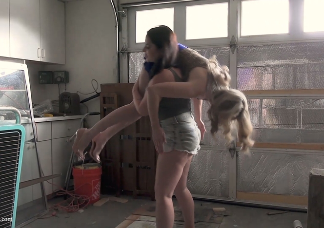 may2025-tilly-kendra-broken-robot